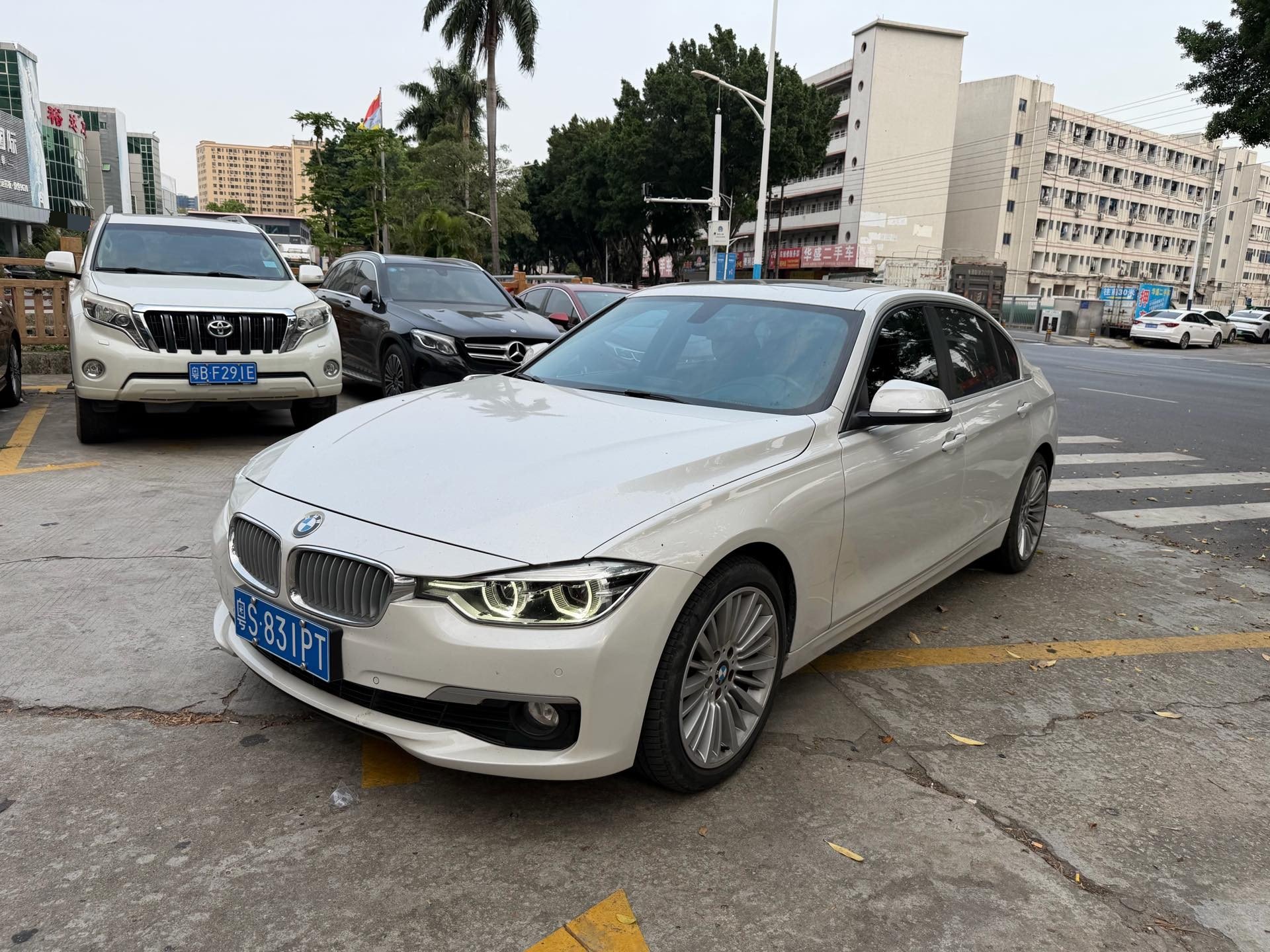 BMW 3 Series 2018 BMW 3 Series 2018 car image