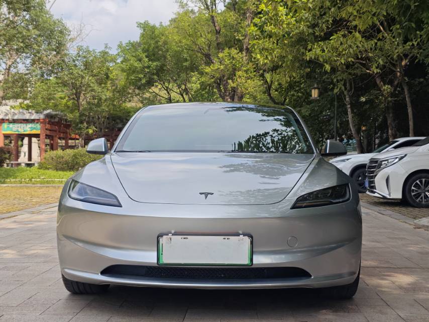 Tesla Model 3 2025 car image #2