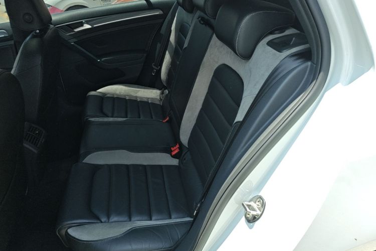 Volkswagen Golf 2017 car image #13