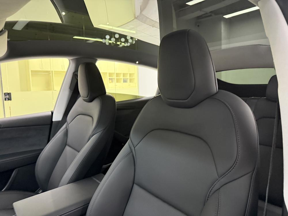 Tesla Model Y 2025 immagine di auto #15