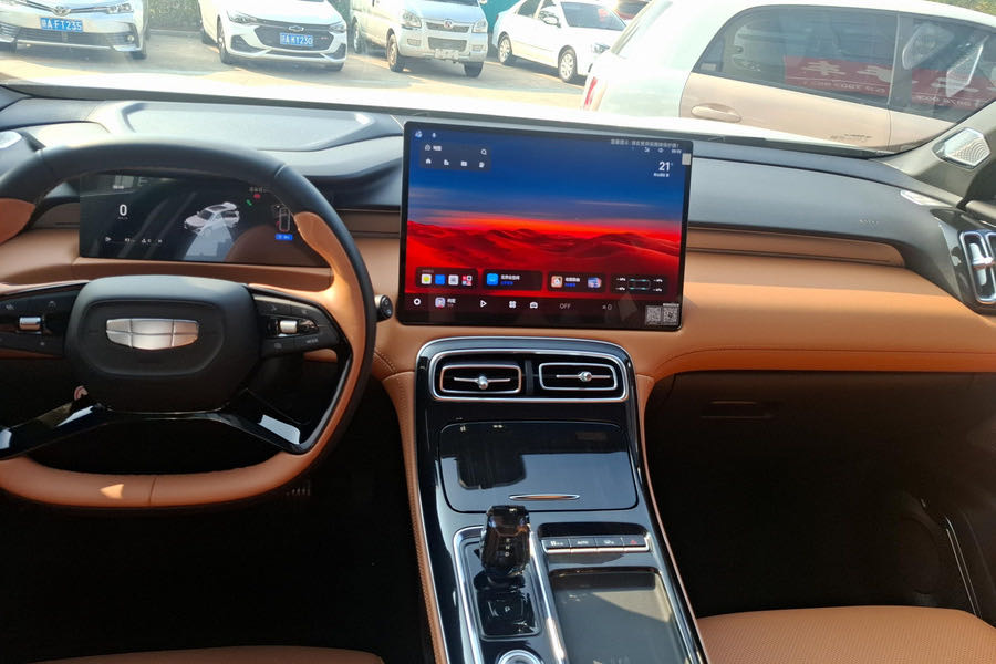 GEELY Boyue L 2025 car image #4