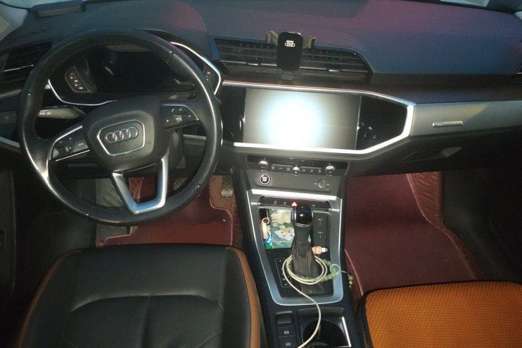 Audi Q3 2022 car image #7