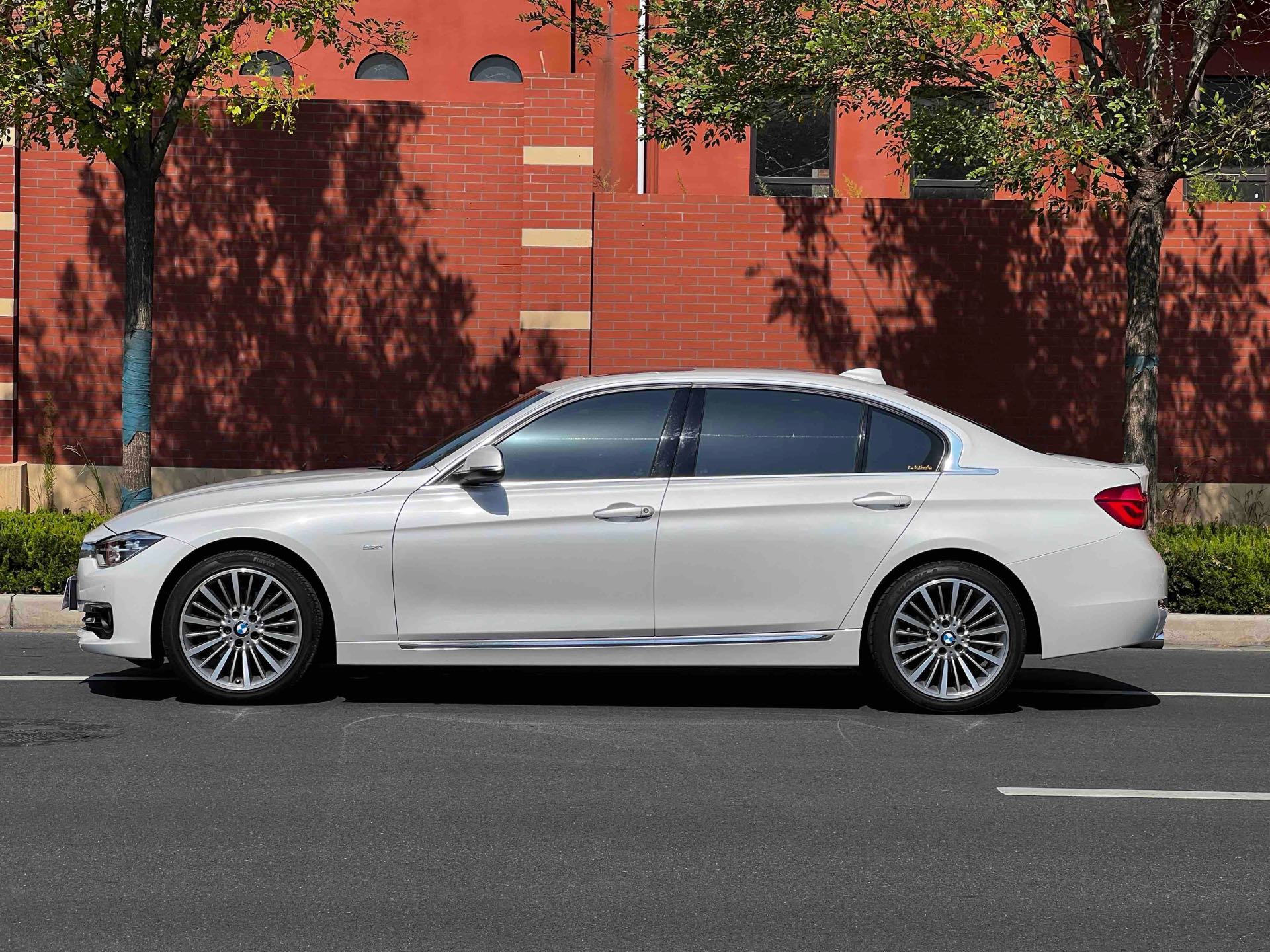 BMW 3 Series 2017 изображение автомобиля #4