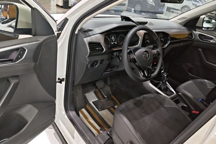Volkswagen T-Cross 2020 #13 Volkswagen T-Cross 2020 car image #13