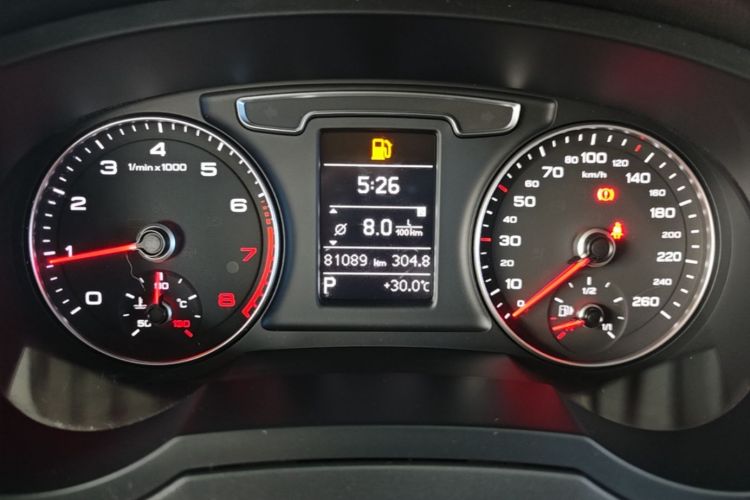 Audi Q3 2017 car image #12