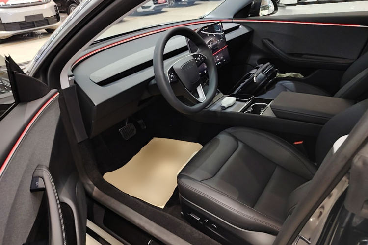 Tesla Model 3 2024 car image #16