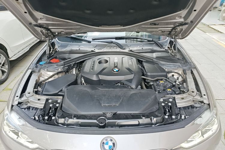 BMW 3 Series 2018 car image #20