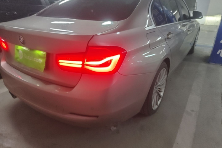 BMW 3 Series 2018 car image #8
