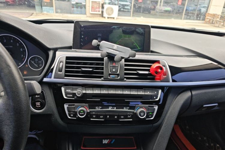 BMW 3 Series 2017 immagine di auto #17