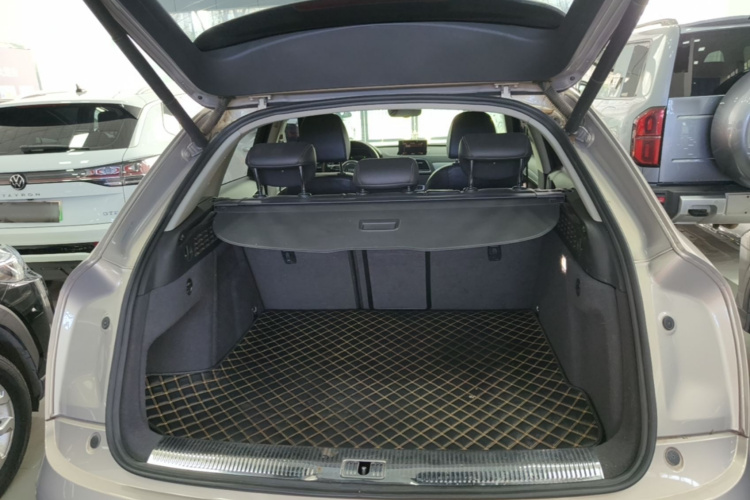 Audi Q3 2019 car image #19