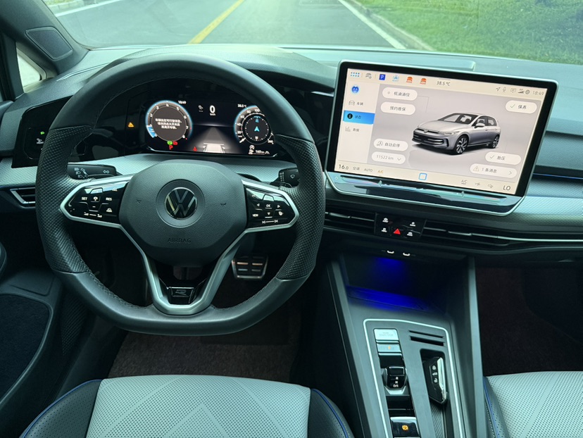 Volkswagen Golf 2025 car image #8