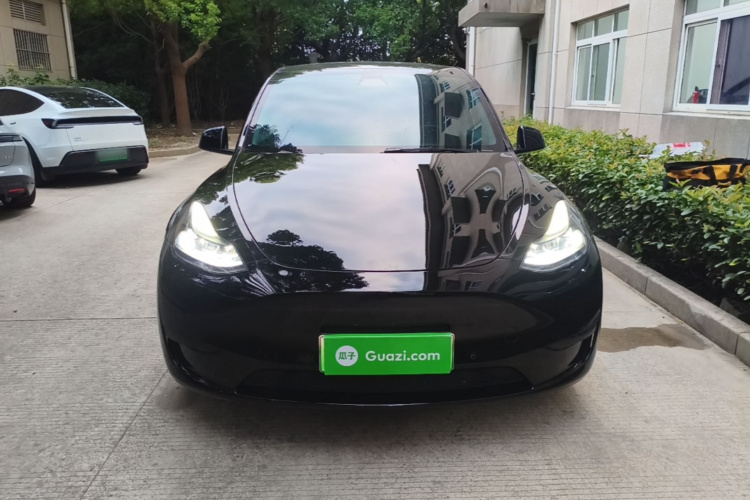 Tesla Model Y 2023 car image #3