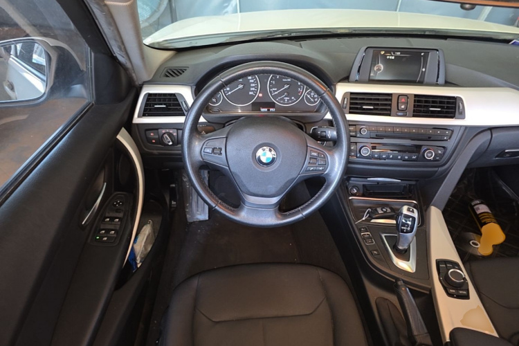 BMW 3 Series 2015 car image #12