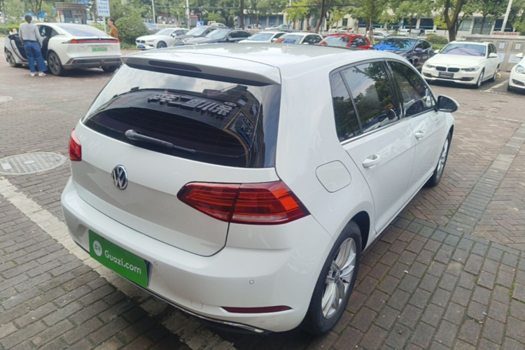 Volkswagen Golf 2018 car image #7