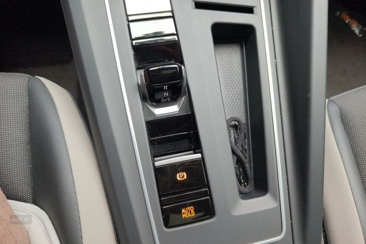 Volkswagen Golf 2022 car image #16