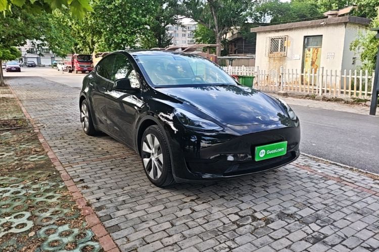 Tesla Model Y 2023 #4 Tesla Model Y 2023 car image #4
