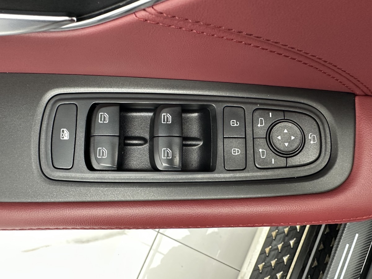 Jetour X70 PLUS 2023 car image #12