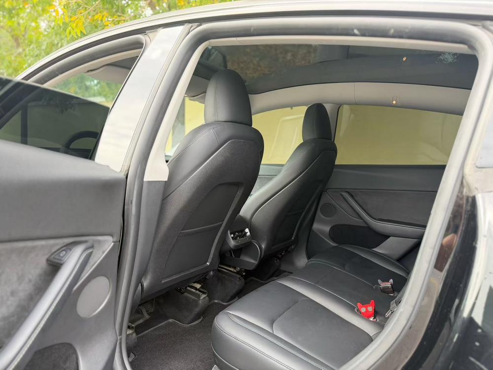 Tesla Model Y 2023 car image #8
