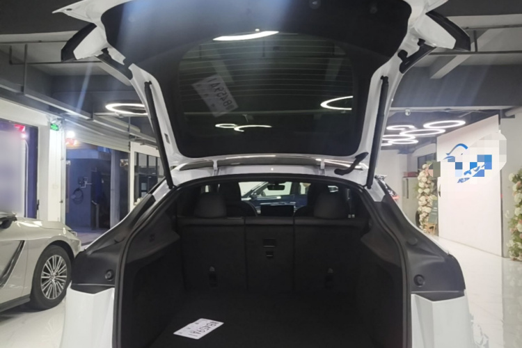Tesla Model Y 2026 #19 Tesla Model Y 2026 car image #19