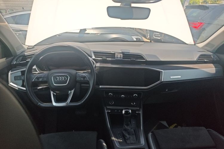 Audi Q3 2024 car image #10