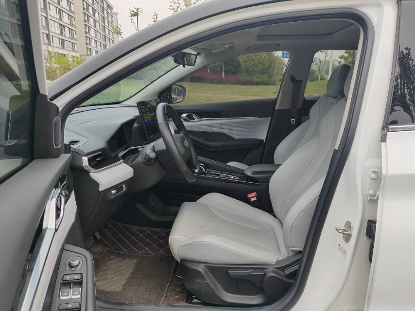 GEELY Coolray 2024 image de voiture #4