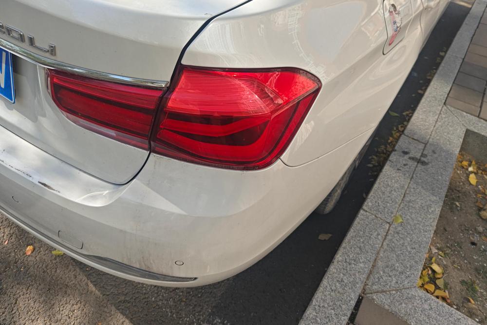 BMW 3 Series 2017 #6 BMW 3 Series 2017 car image #6
