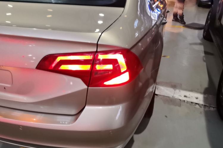 Volkswagen Bora 2017 car image #8