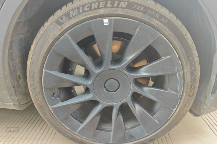 Tesla Model Y 2023 car image #9