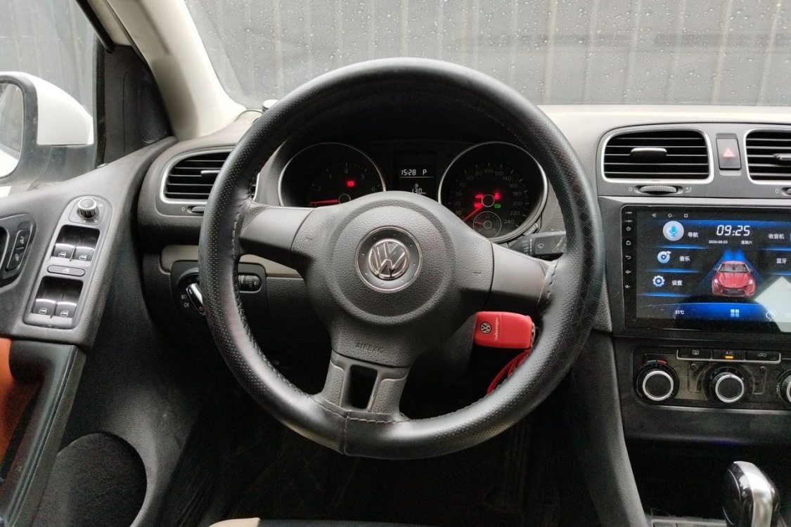Volkswagen Golf 2013 car image #22