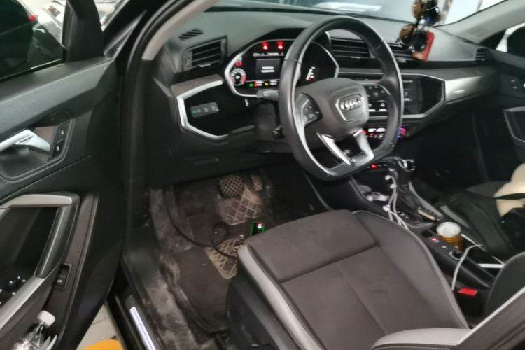 Audi Q3 2023 immagine di auto #18