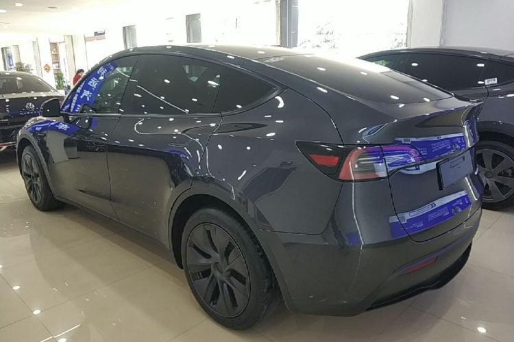 Tesla Model Y 2024 #7 Tesla Model Y 2024 immagine di auto #7