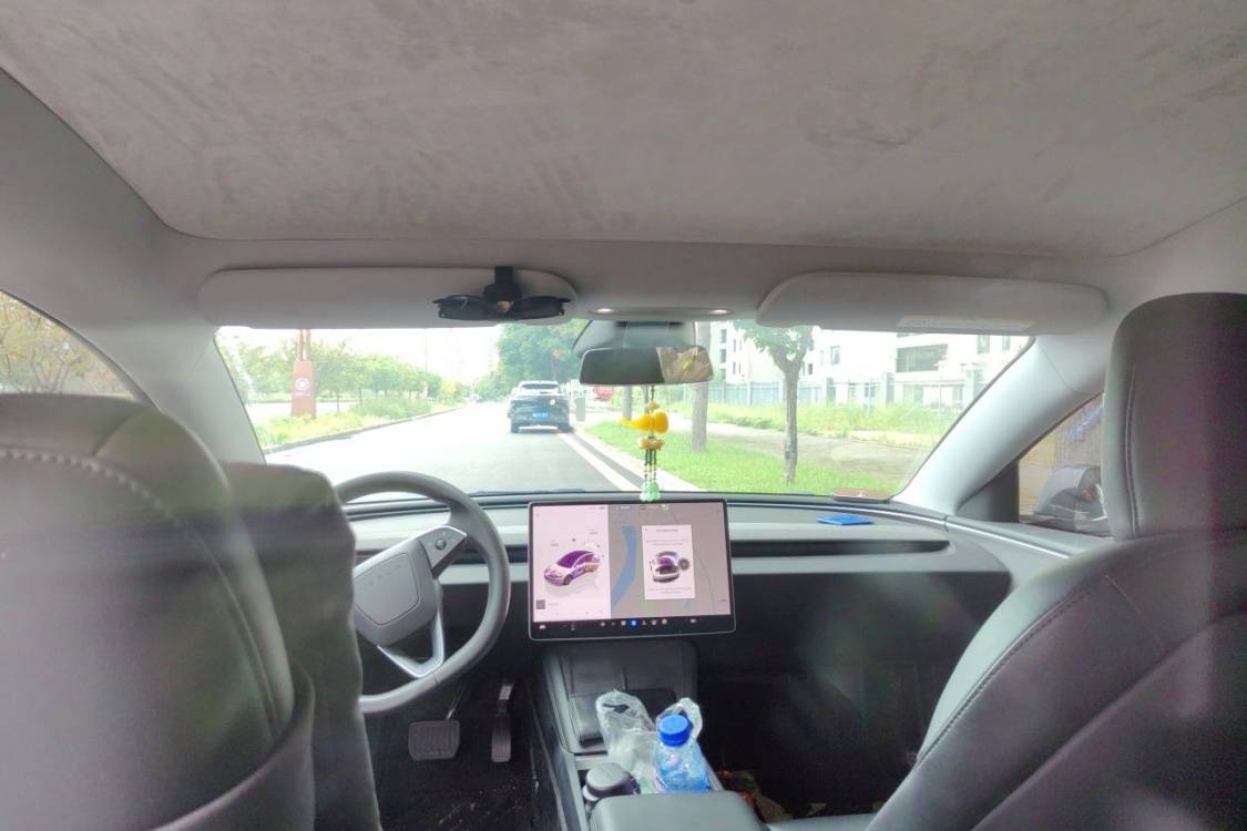 Tesla Model 3 2023 car image #20