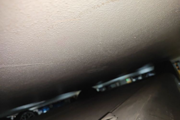 Tesla Model Y 2025 car image #25