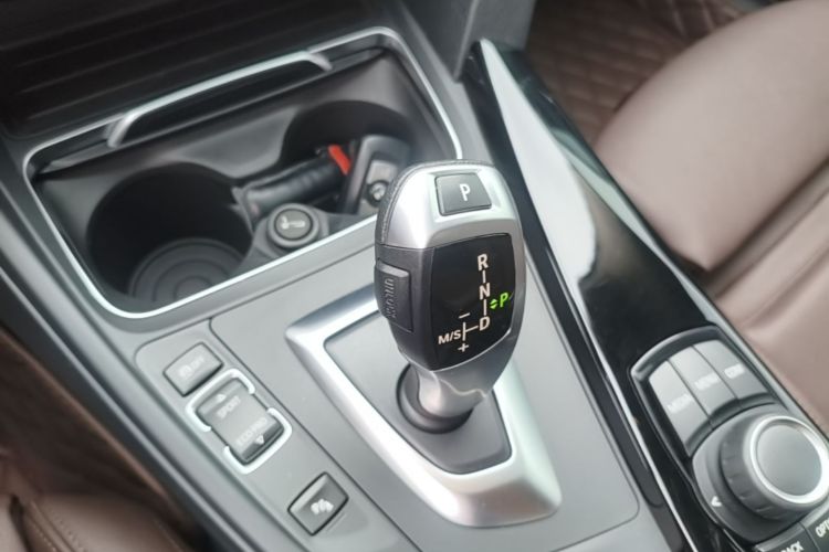 BMW 3 Series 2018 #18 BMW 3 Series 2018 imagen de coche #18