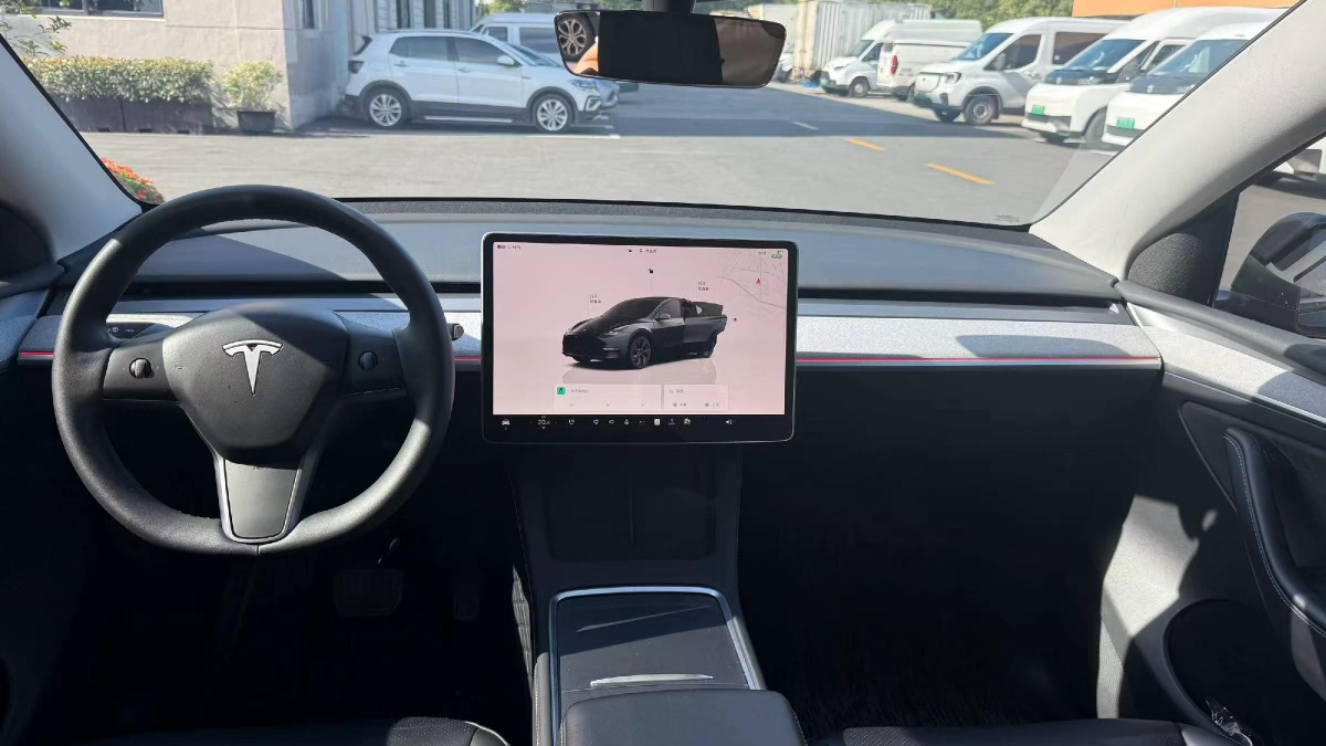 Tesla Model Y 2024 #5 Tesla Model Y 2024 car image #5