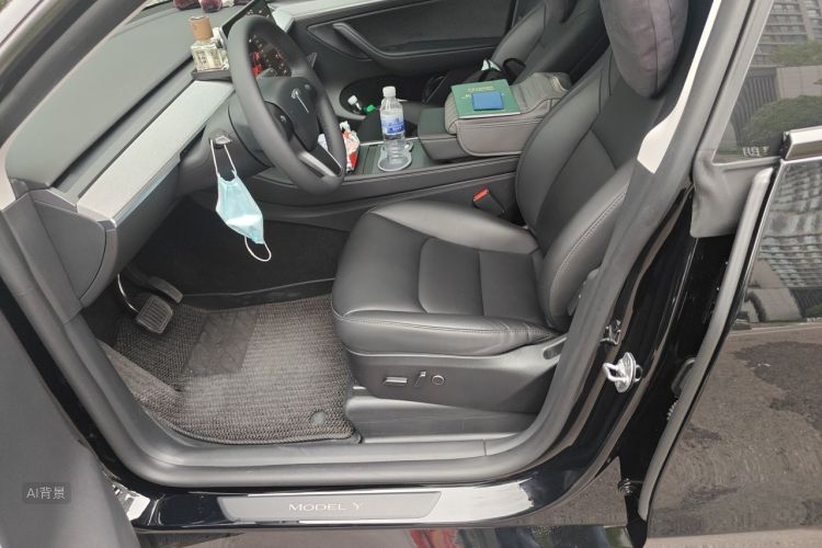 Tesla Model Y 2023 car image #17