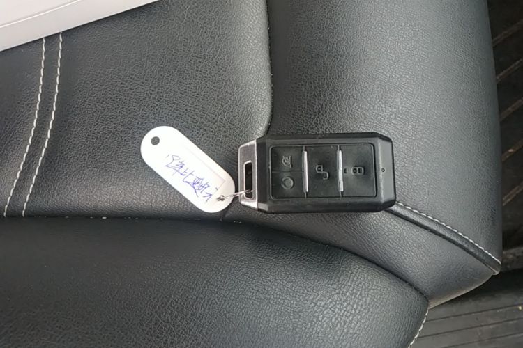BYD Yuan New Energy 2019 car image #9