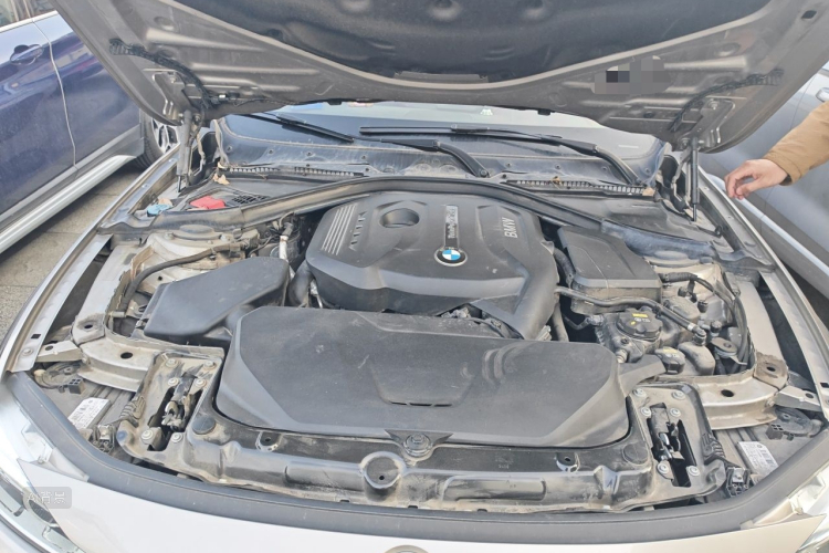 BMW 3 Series 2019 car image #22