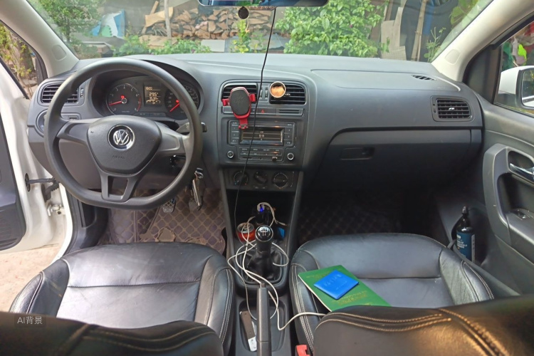 Volkswagen Polo 2015 car image #11