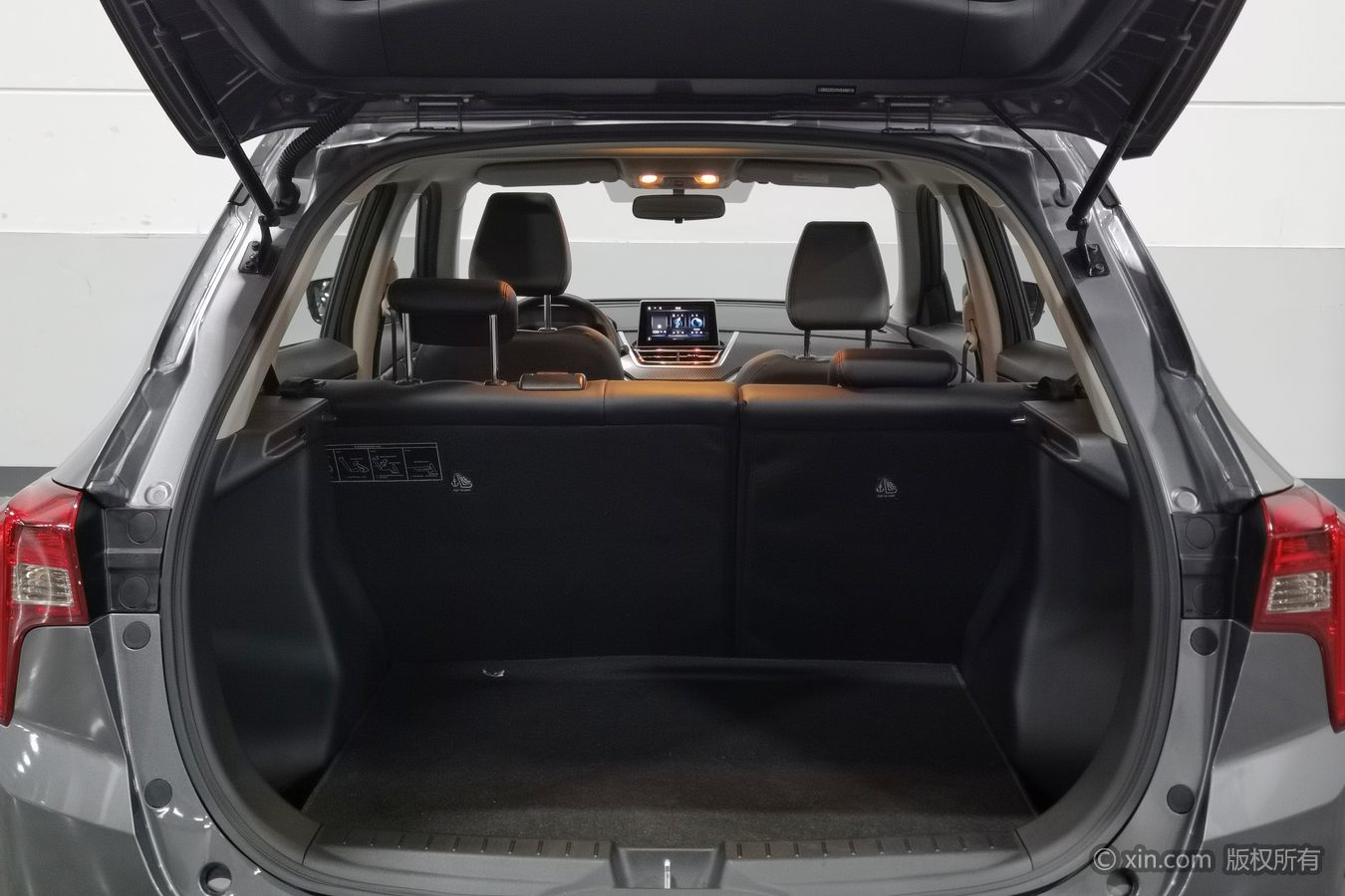 2023 car image #17