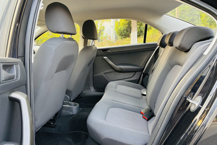 Volkswagen Santana 2018 car image #11