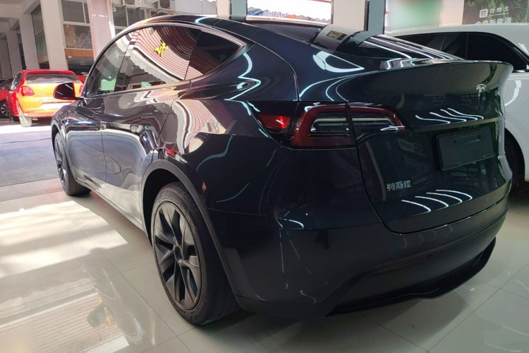 Tesla Model Y 2024 #5 Tesla Model Y 2024 immagine di auto #5