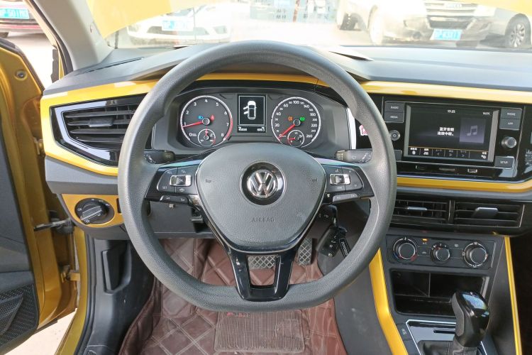 Volkswagen Polo 2019 car image #15