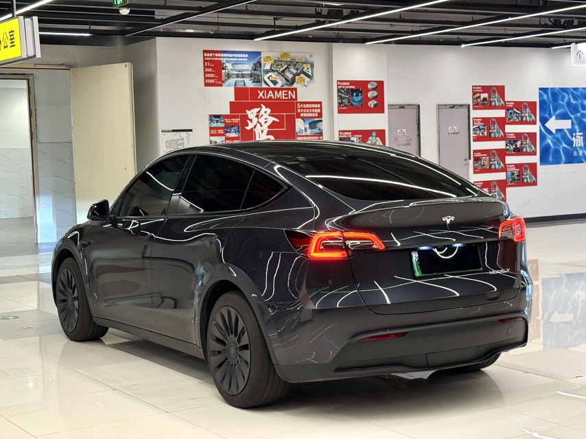 Tesla Model Y 2024 immagine di auto #4