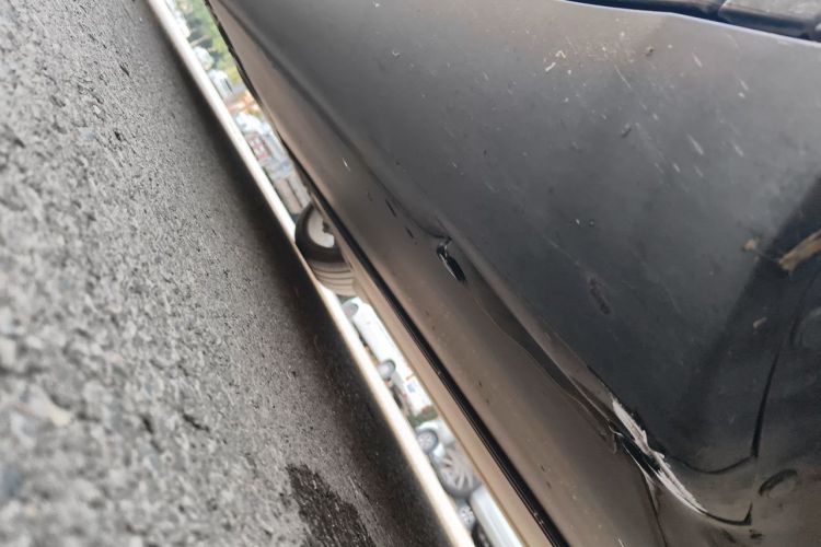 Tesla Model Y 2023 car image #21