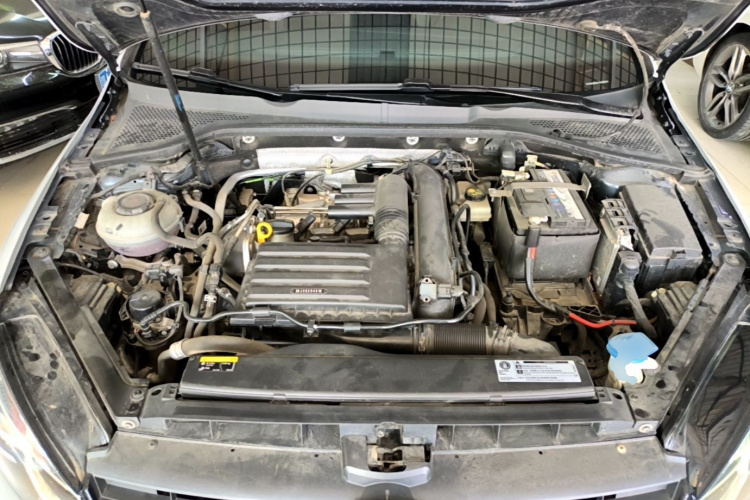 Volkswagen Golf 2020 car image #22