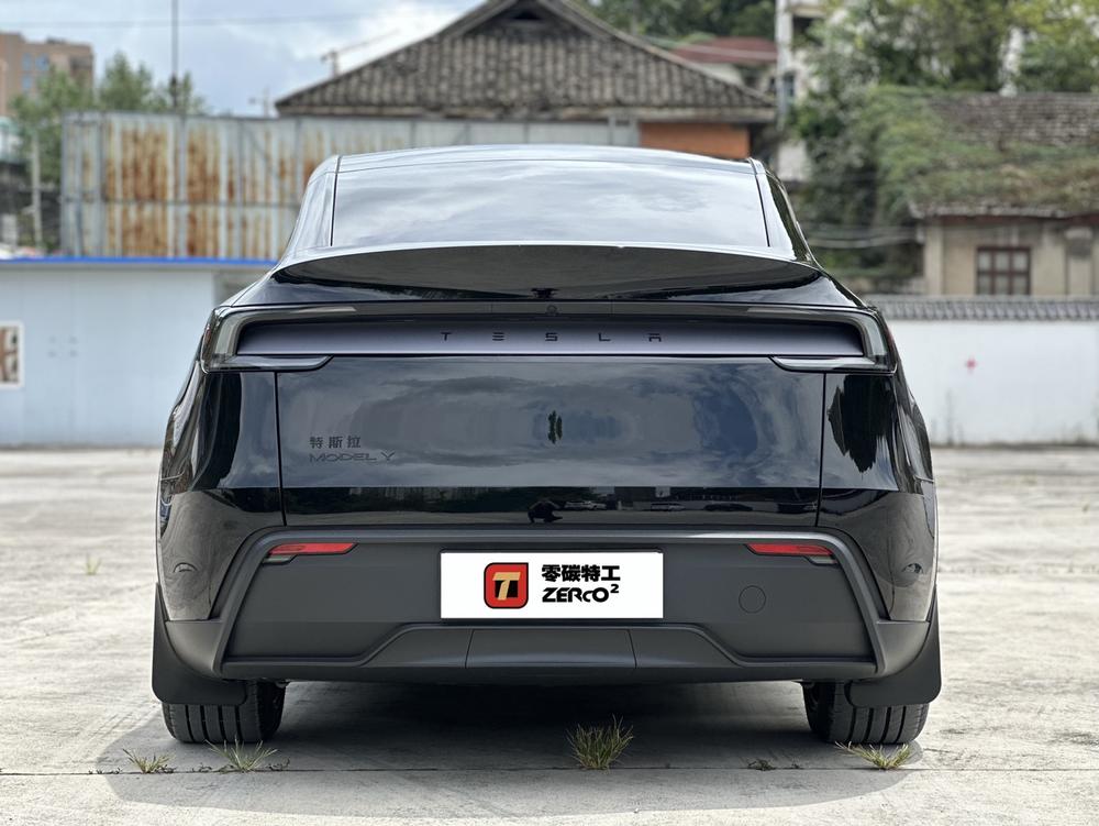 Tesla Model Y 2026 #4 Tesla Model Y 2026 car image #4