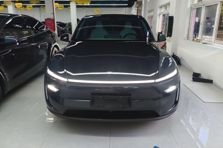 Tesla Model Y 2025 #3 Tesla Model Y 2025 car image #3