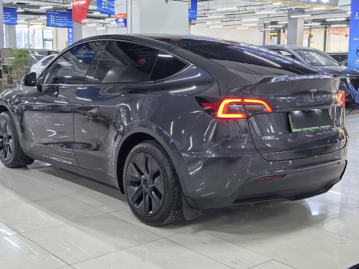 Tesla Model Y 2024 #4 Tesla Model Y 2024 car image #4