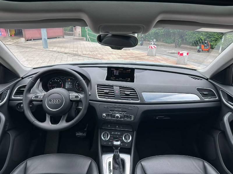 Audi Q3 2015 car image #8